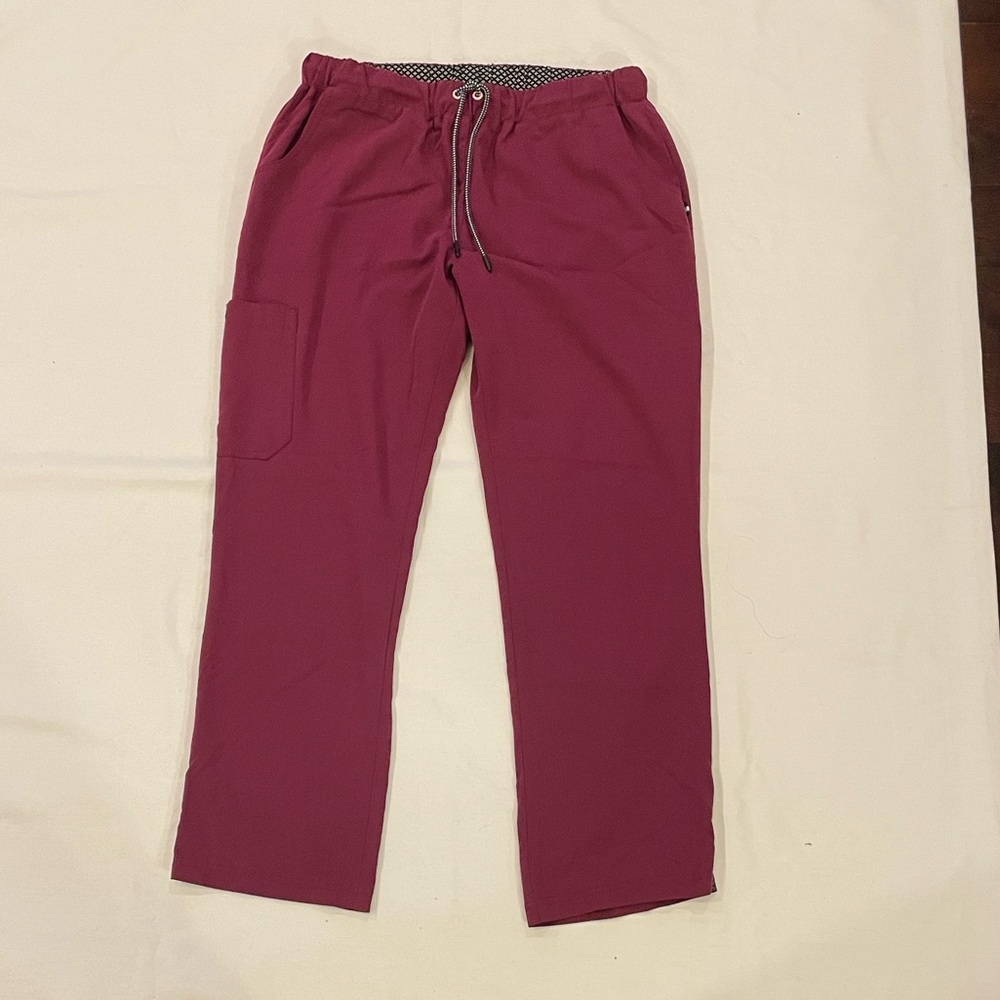 Women’s Burgundy Beyond Scrubs Pants Size Medium Petite